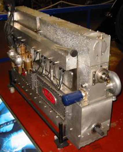 Bugatti Royale engine 2.jpg