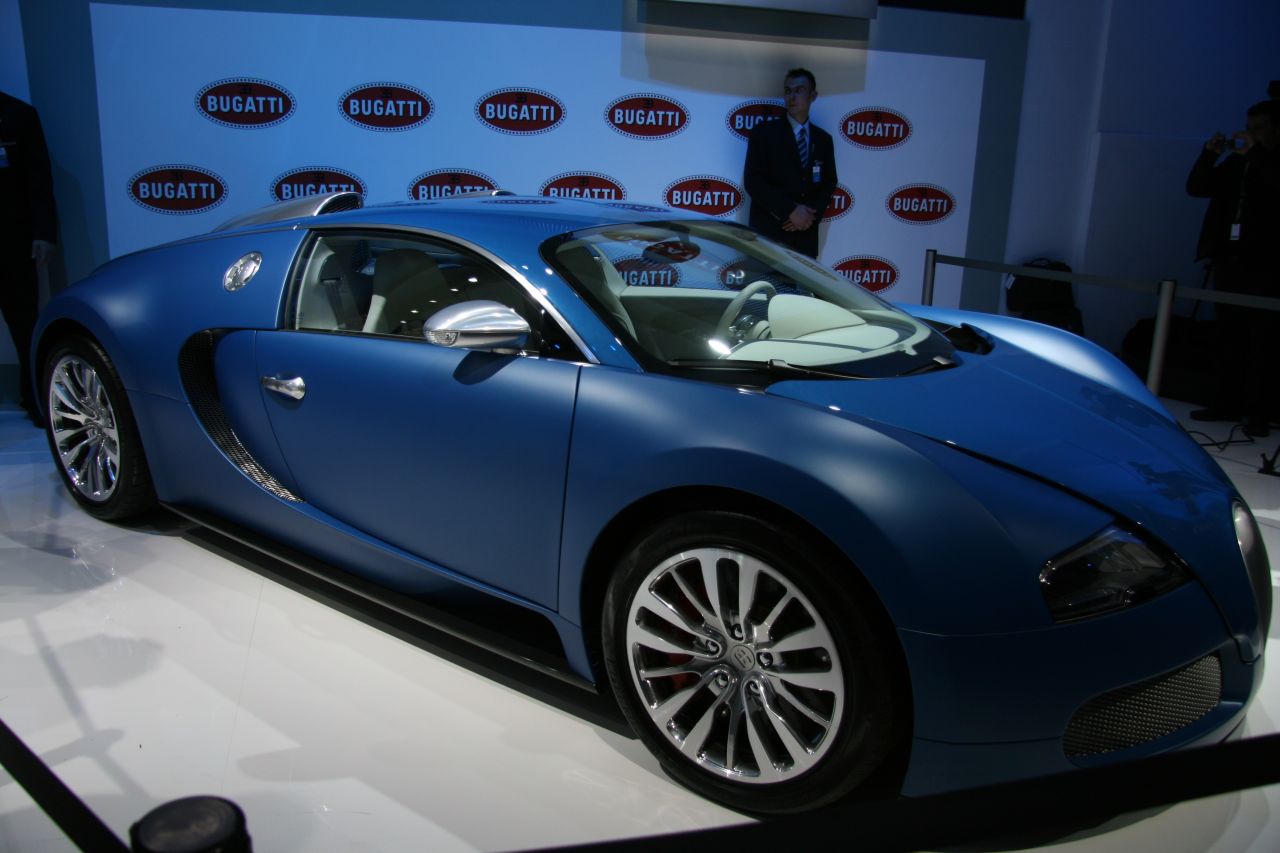 Bugatti_Veyron_Bleu_Centenaire_Driving_Event_2009_05.jpg