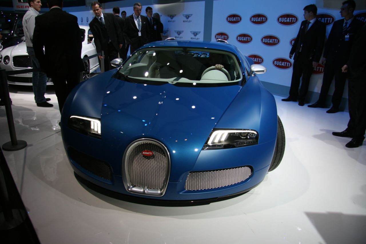 Bugatti_Veyron_Bleu_Centenaire_Driving_Event_2009_02.jpg