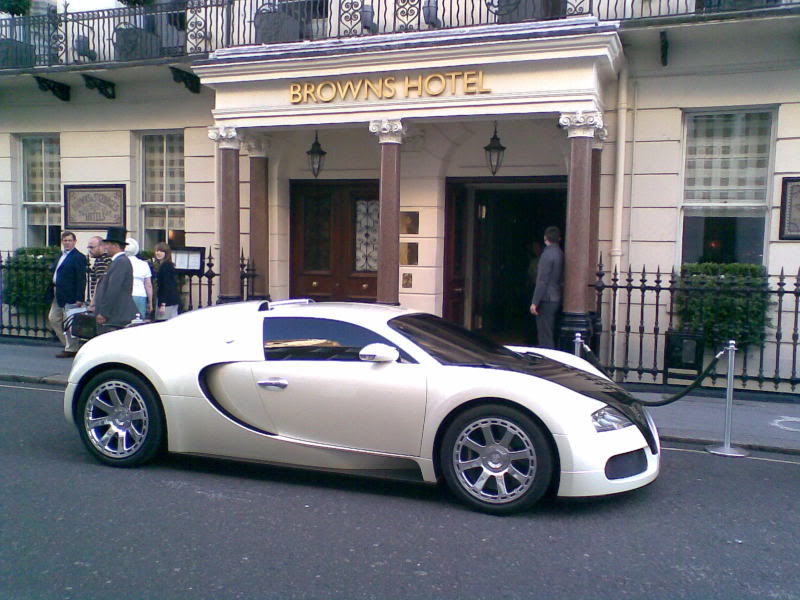 BugattiVeyron (2).jpg