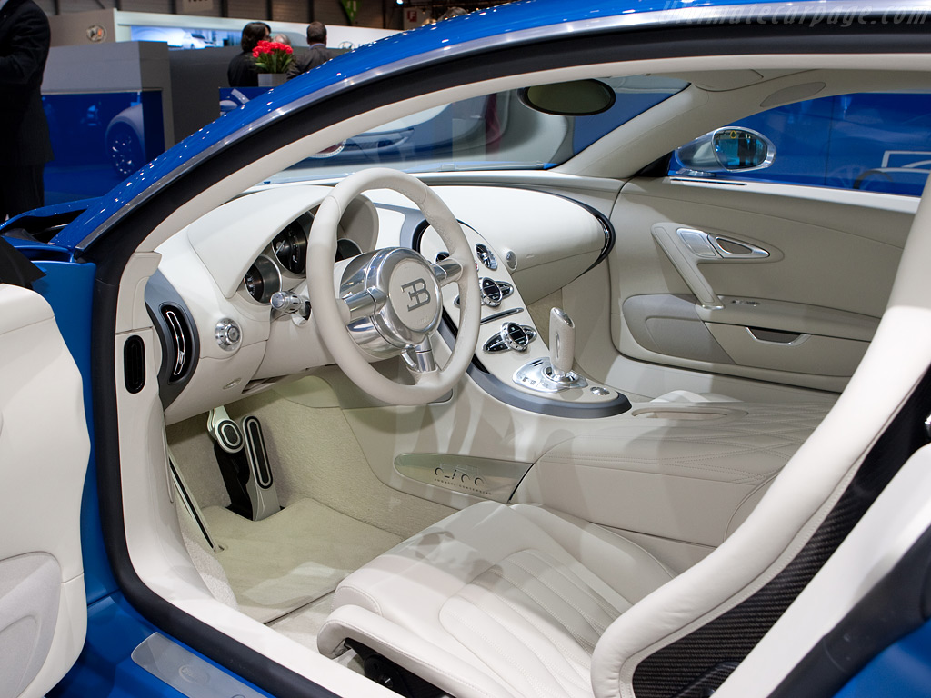 Bugatti-Veyron-16_4-Bleu-Centenaire_10.jpg
